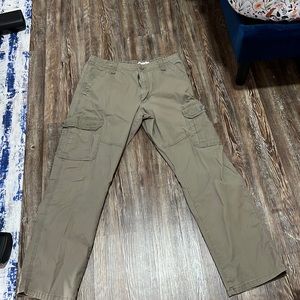 Khaki wrangler cargo pants size 33x30 men’s